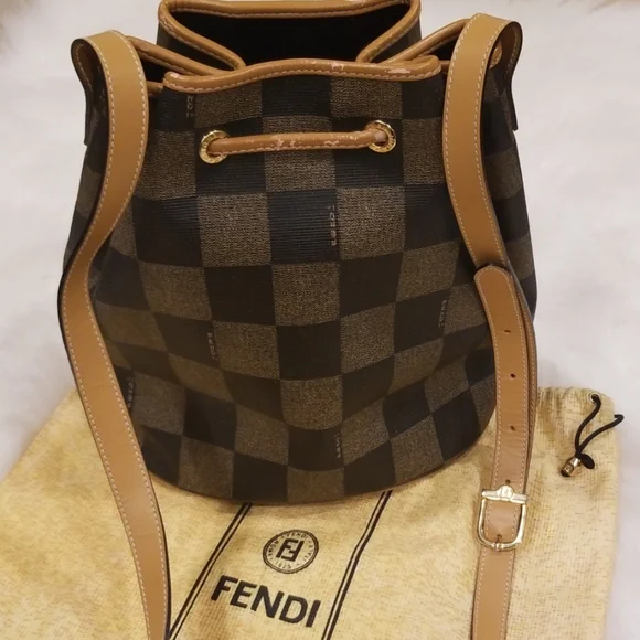 💖HOST PICK💖 Vintage Fendi Bucket Bag - Picture 2 of 8